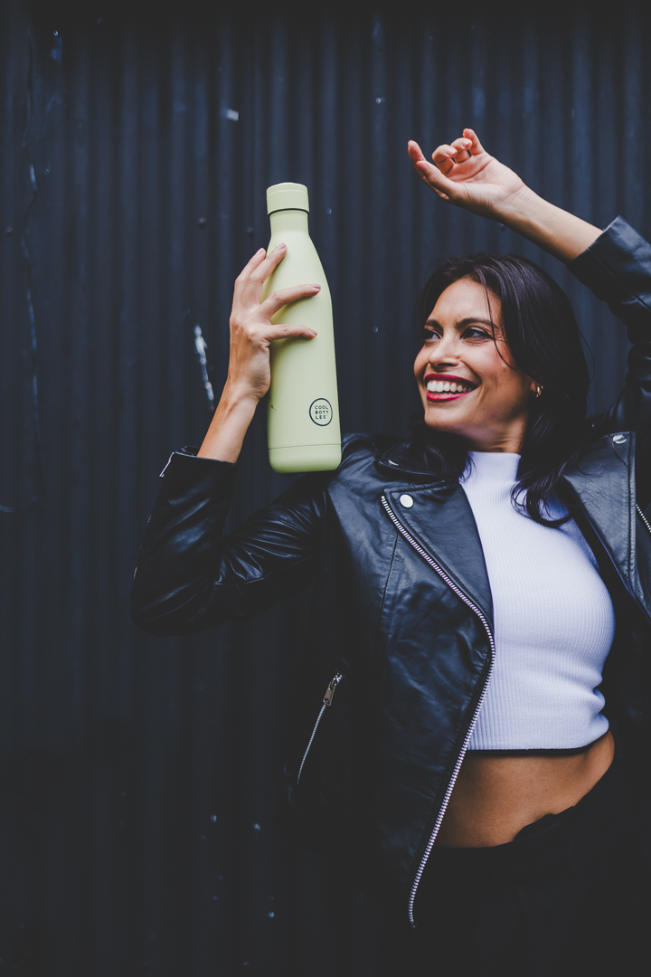 stylova-termolahev-750ml-pastel-green-cool-bottles-outdoor